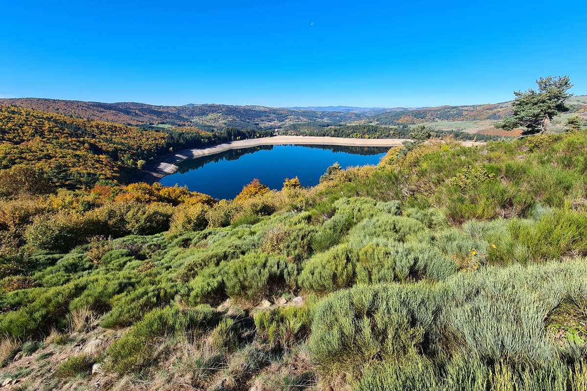 Photographie du lac d'Issarl&egrave;s.
